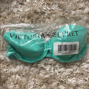 Victoria’s Secret Teal/Sea Foam Bar